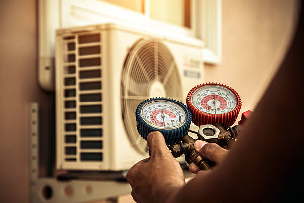 Professional Hvac Maintenance technician working in Crystal Lake, IL
